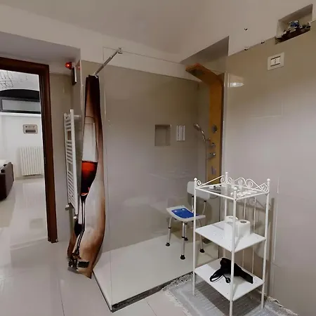 The Wine Cave, Cool & Spacious 2Br, Steps From Milano Centrale, Ideal For Large Groups And Families-2
